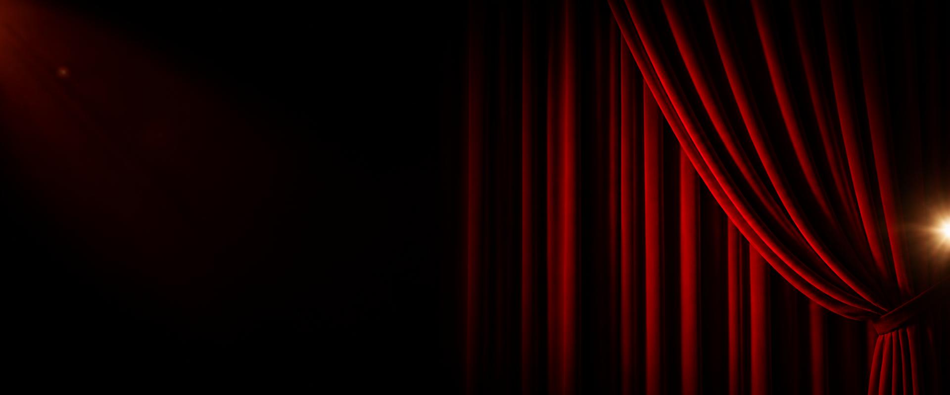 Draperii roșii de teatru